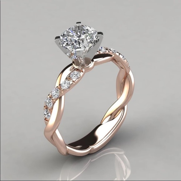 Gorgeous Engagement Ring - Picture 2 of 3
